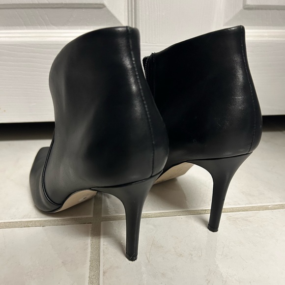LIKE NEW JESSICA SIMPSON BOOTIES -SIZE 8 - Picture 3 of 3